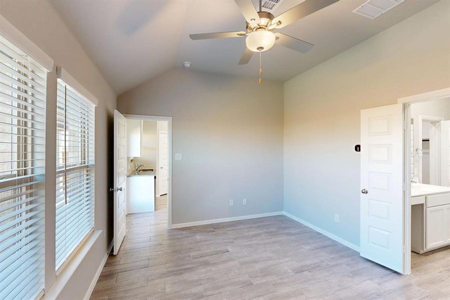 Spacious, unfurnished interior of a new home in Meadow Park, Ponder (Image 13).