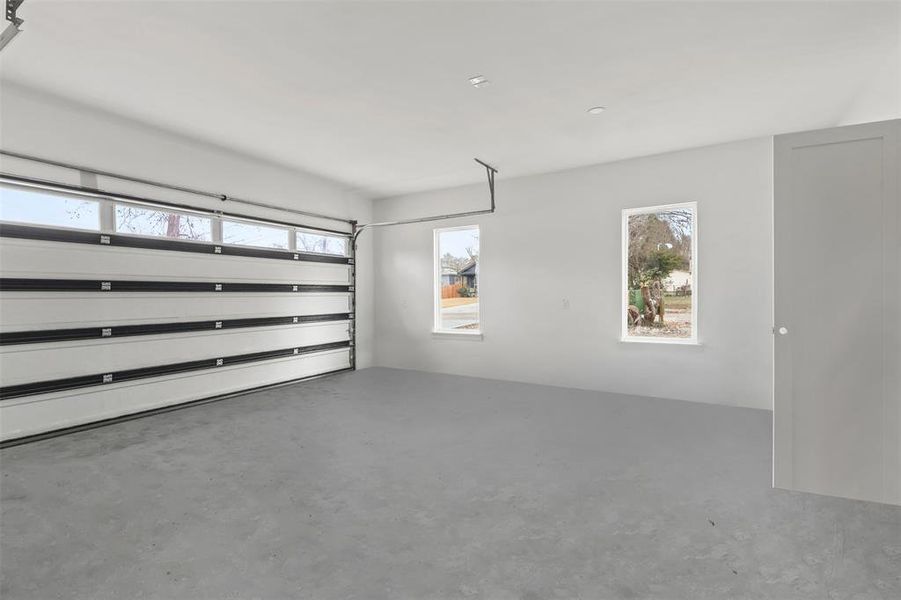 Spacious, unfurnished interior of a new home in , Dallas (Image 10).