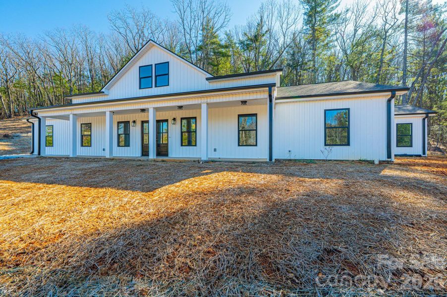 Exterior details and patio area of a home in , Lenoir (Image 27).