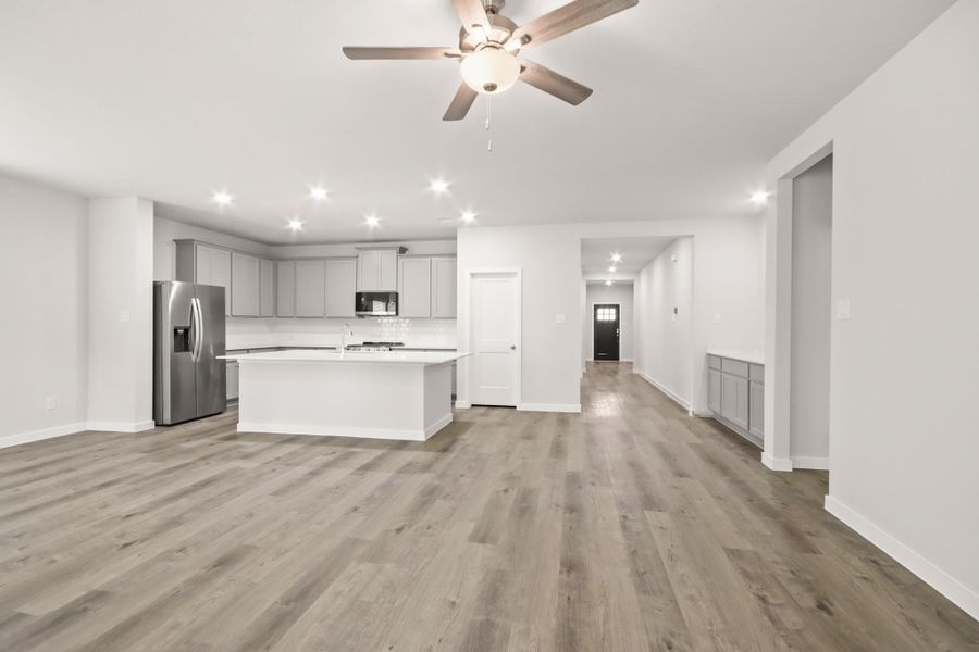 Spacious, unfurnished interior of a new home in Oakwood Ranch, Willis (Image 13).