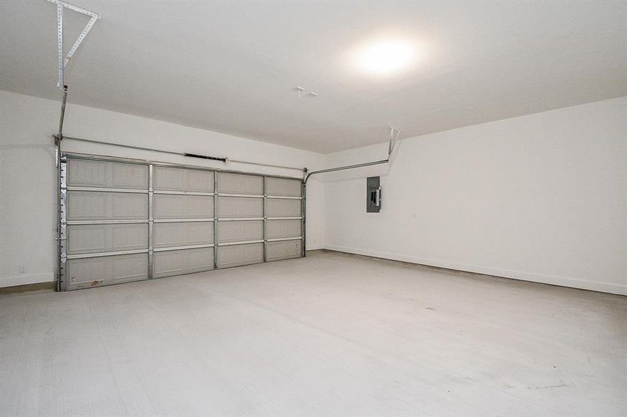 Spacious, unfurnished interior of a new home in , Houston (Image 23).