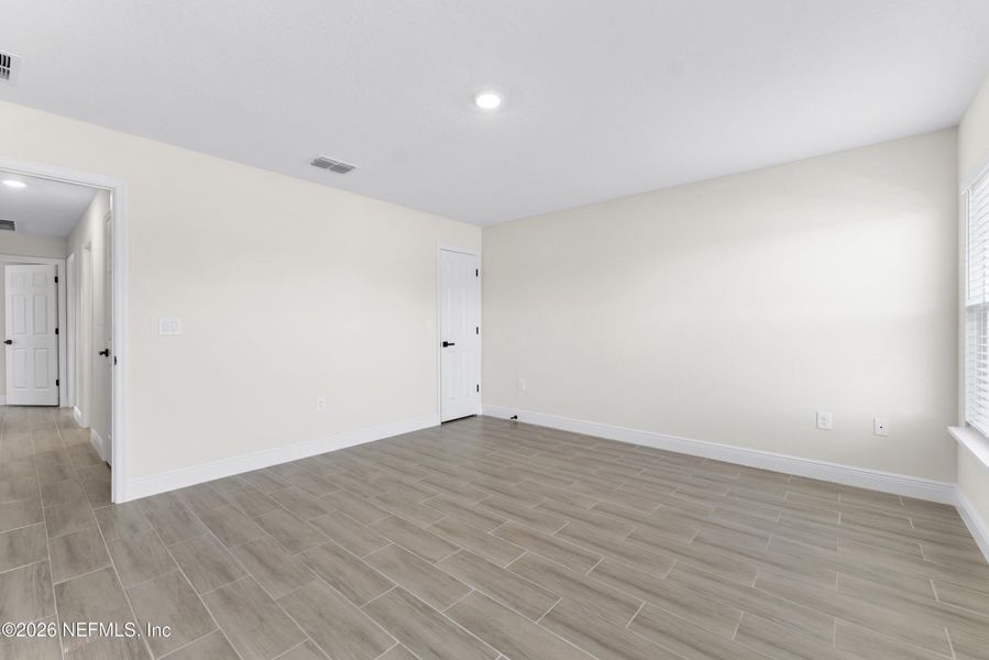 Spacious, unfurnished interior of a new home in , Ocala (Image 38).