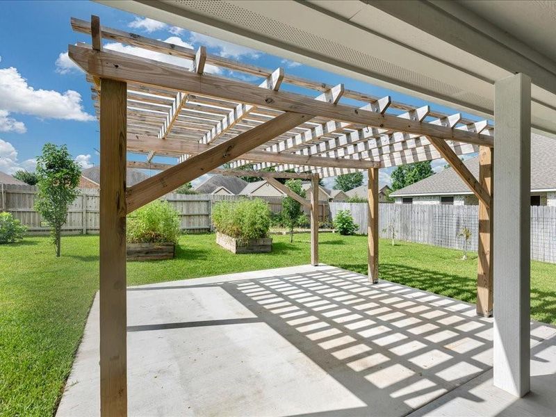 Exterior details and patio area of a home in , Lufkin (Image 30).
