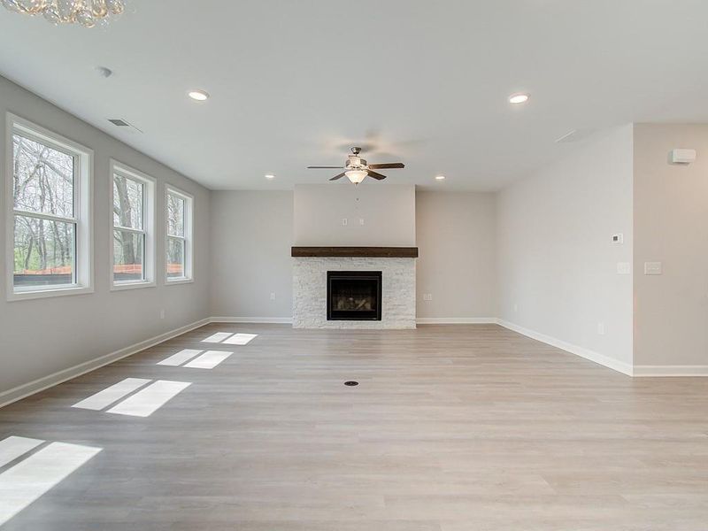 Spacious, unfurnished interior of a new home in Oak Valley Estates, Marietta (Image 24).