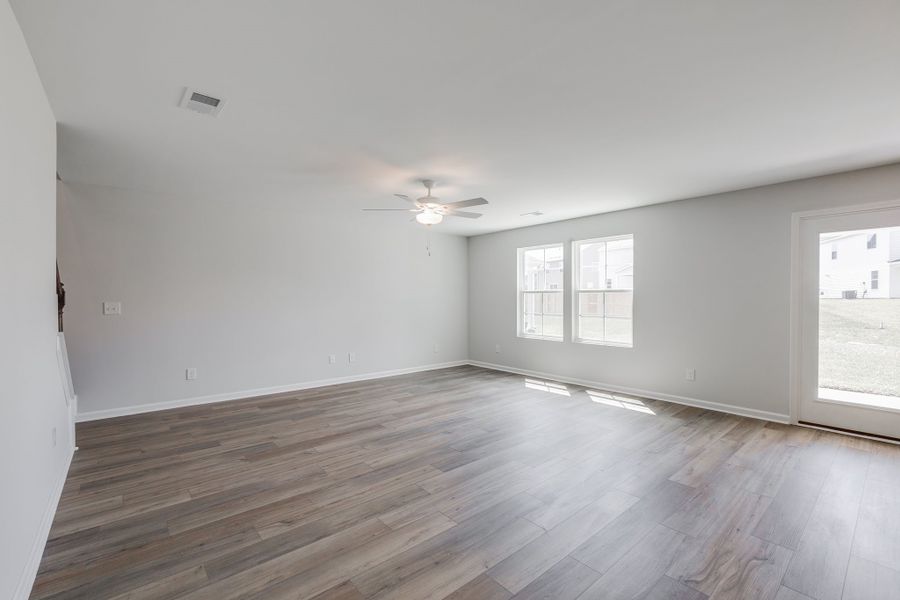 Spacious, unfurnished interior of a new home in Ellington, Elgin (Image 16).