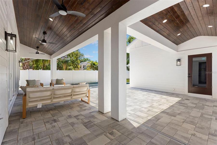 Exterior details and patio area of a home in , St. Petersburg (Image 32).