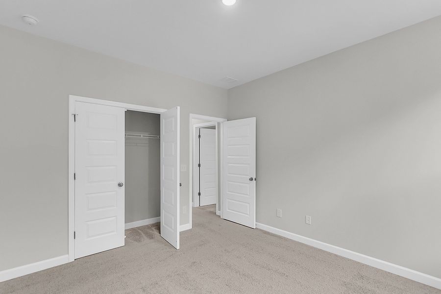 Spacious, unfurnished interior of a new home in Pineland Preserve, Summerville (Image 33).