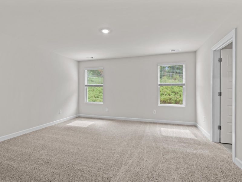 Spacious, unfurnished interior of a new home in Brayfield Manor - Heritage Collection, Wellford (Image 16).