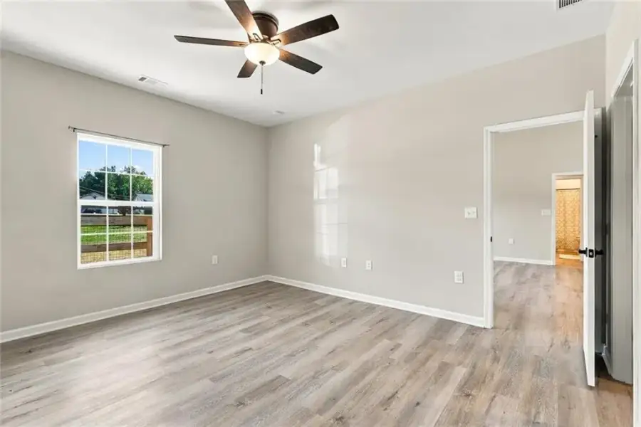 Spacious, unfurnished interior of a new home in , Temple (Image 14).