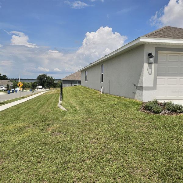Exterior details and patio area of a home in Magnolia Park, Haines City (Image 24).