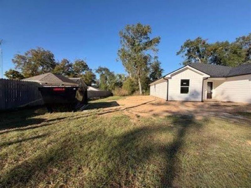 Exterior details and patio area of a home in , Frankston (Image 16).