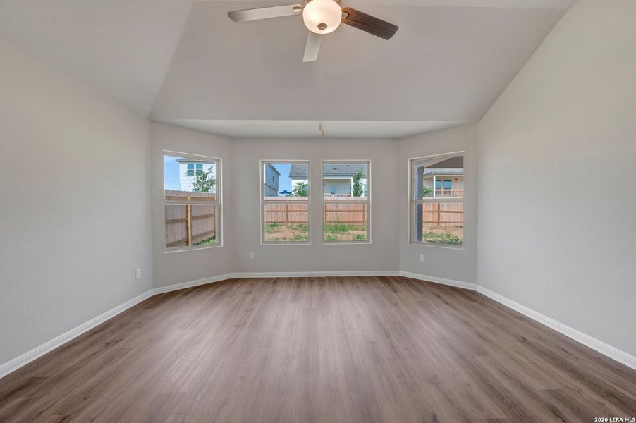 Spacious, unfurnished interior of a new home in Mesquite Ridge, San Antonio (Image 23).