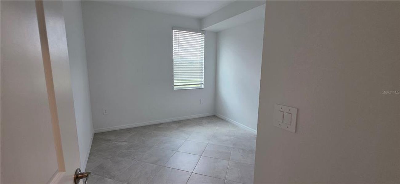 Spacious, unfurnished interior of a new home in Calusa Country Club, Lakewood Ranch (Image 14).