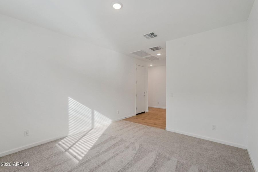 28-web-or-mls-S 95th Dr-S2201-028