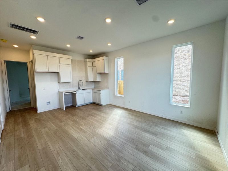 **Photos are a representation of the floor plan. This is not the actual homesite.**