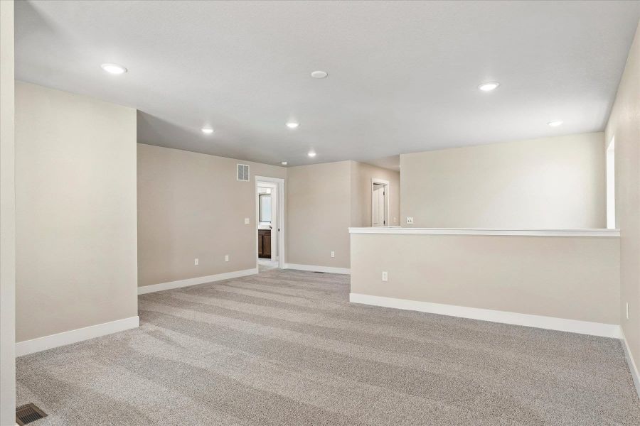 Spacious, unfurnished interior of a new home in The Trails at Aspen Ridge, Colorado Springs (Image 20).