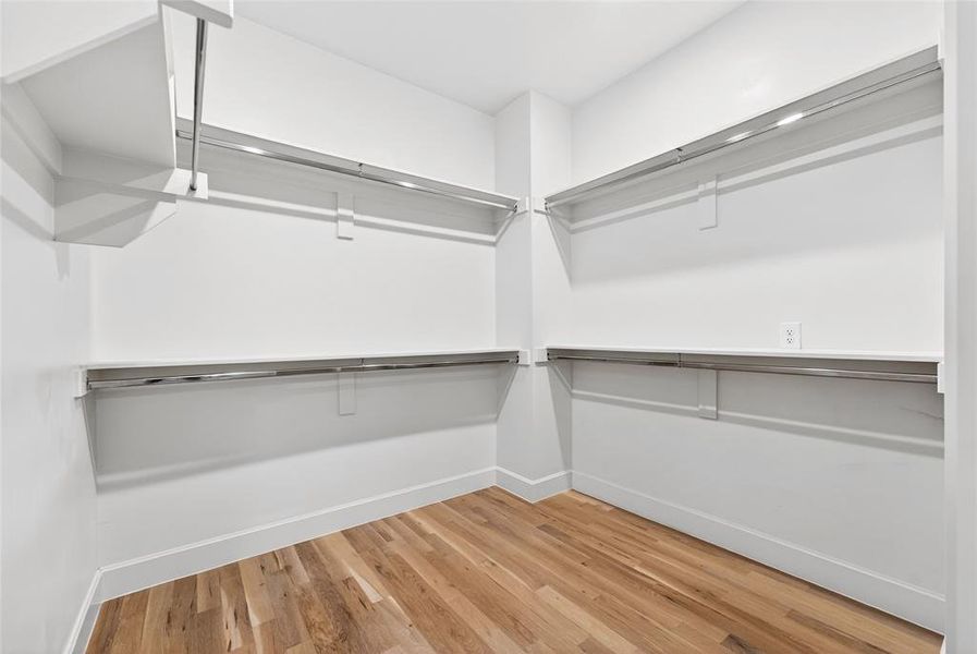 Spacious, unfurnished interior of a new home in , Dallas (Image 26).