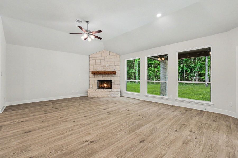 Spacious, unfurnished interior of a new home in Encino Estates, Dayton (Image 15).