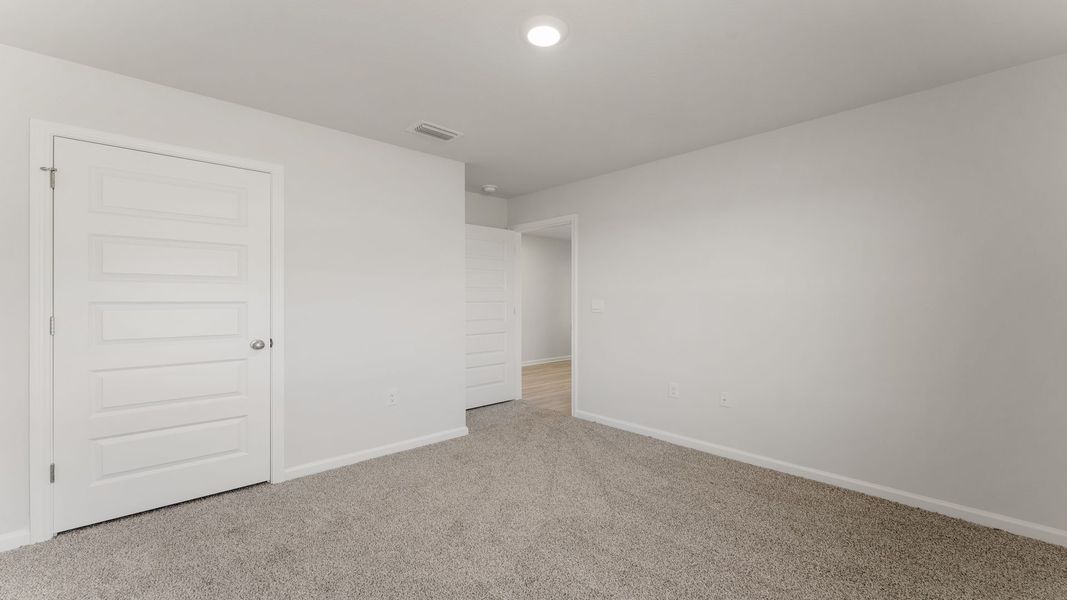 Spacious, unfurnished interior of a new home in Sunny Hills, Chipley (Image 27).