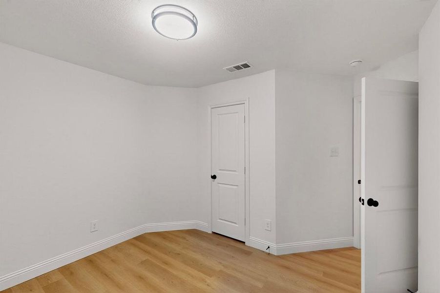 Spacious, unfurnished interior of a new home in , Dallas (Image 30).