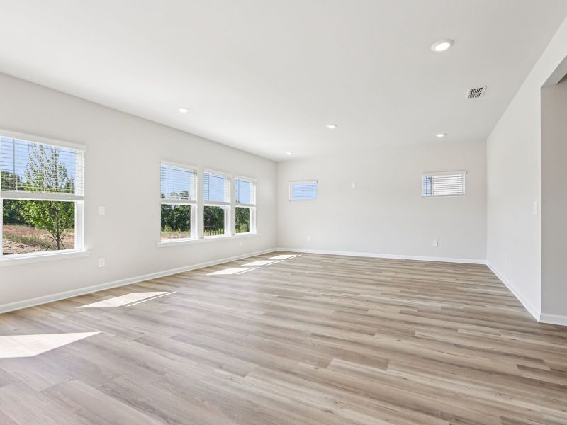 Spacious, unfurnished interior of a new home in Moss Farms, Lula (Image 14).