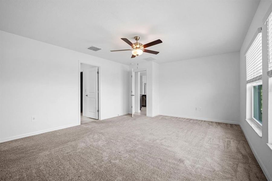 Spacious, unfurnished interior of a new home in North Park Isle, Plant City (Image 24).
