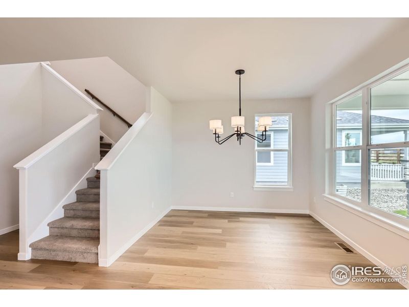 Spacious, unfurnished interior of a new home in Barefoot Lakes, Longmont (Image 17).