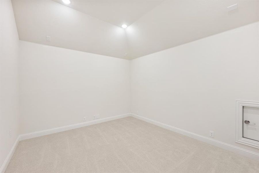 Spacious, unfurnished interior of a new home in Rockwood, Mansfield (Image 36).