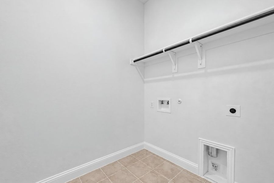 Spacious, unfurnished interior of a new home in South Oak, Lakewood Village (Image 27).