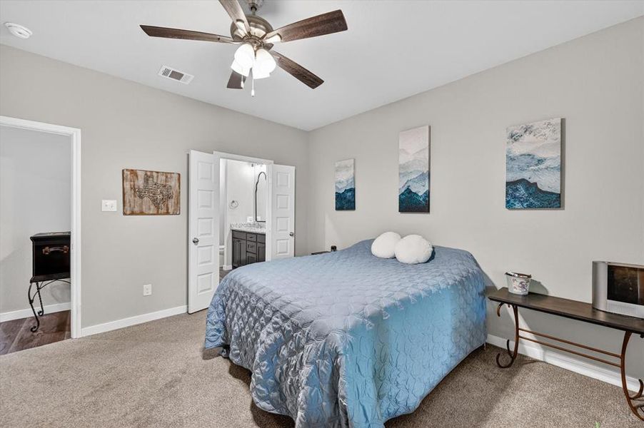 Furnished interior view inside a new home in , Cleburne (Image 31).