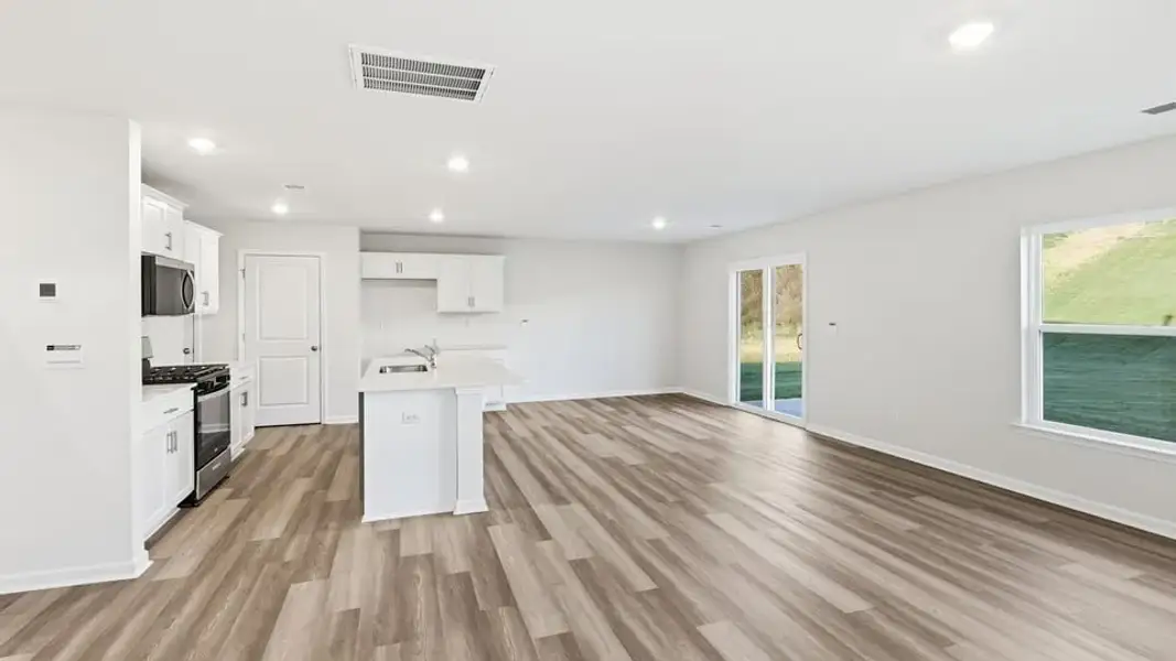 Spacious, unfurnished interior of a new home in Cedar Gap, Fountain Inn (Image 20). Spacious, unfurnished interior of a new home in Cedar Gap, Fountain Inn (Image 20).