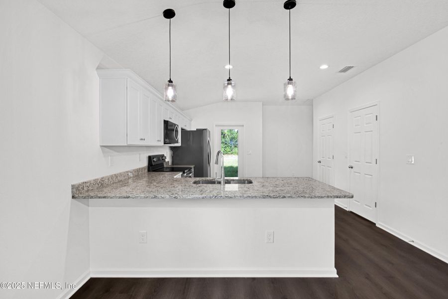 Furnished interior view inside a new home in , Palatka (Image 6).