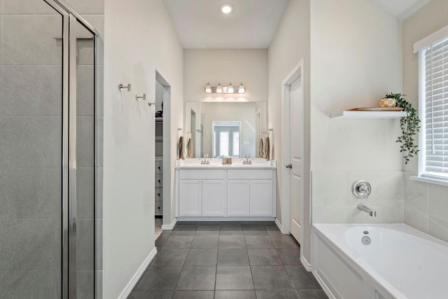 Furnished interior view inside a new home in , Conroe (Image 17).