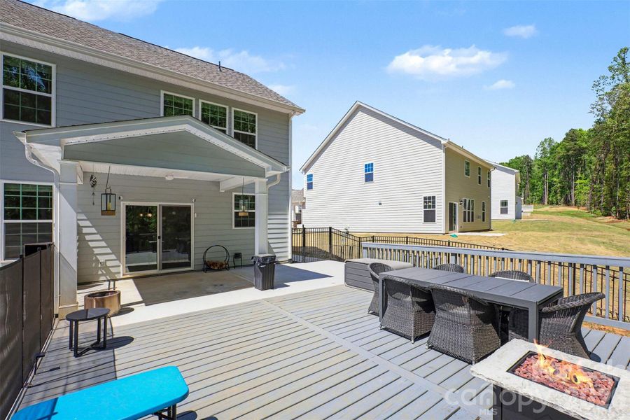 Exterior details and patio area of a home in Falls Cove, Troutman (Image 4).