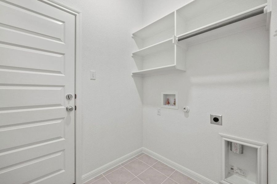 Spacious, unfurnished interior of a new home in Trinity Ranch, Elgin (Image 19).