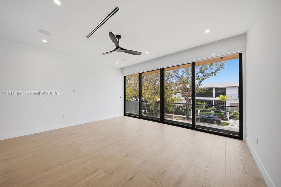 Spacious, unfurnished interior of a new home in , Fort Lauderdale (Image 57).
