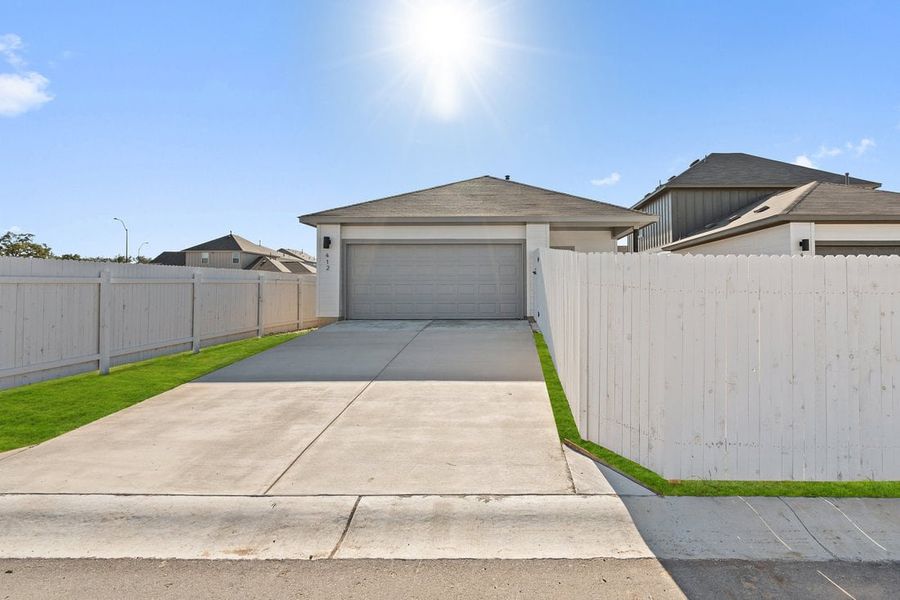 Exterior details and patio area of a home in Porter Country, Kyle (Image 5).
