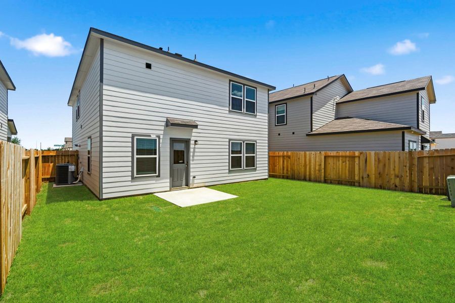 Exterior details and patio area of a home in Katy Reserve, Katy (Image 3).