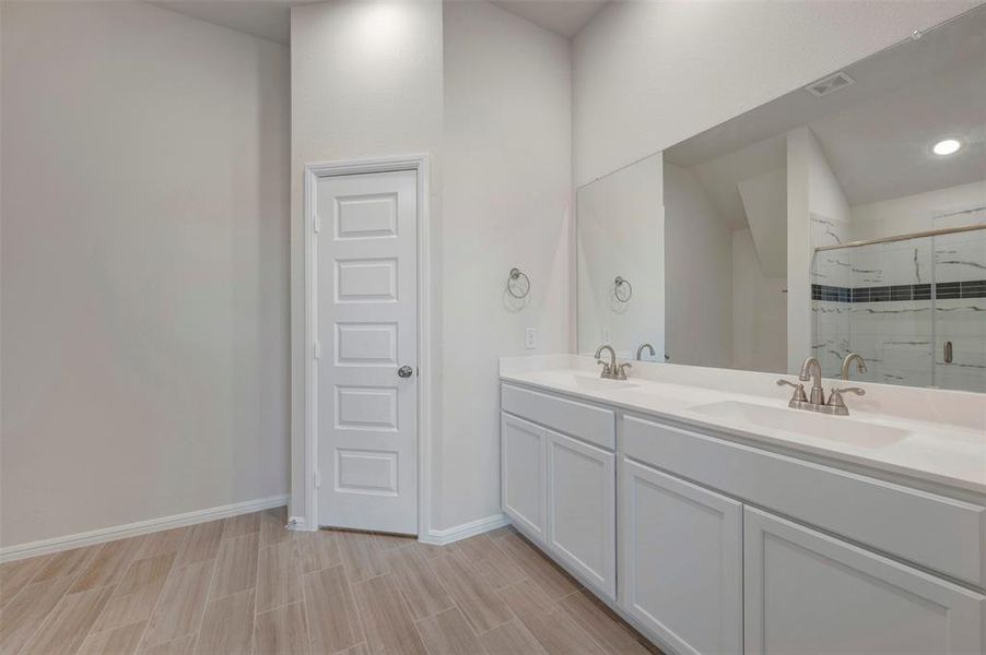 Furnished interior view inside a new home in Verandah, Royse City (Image 12).