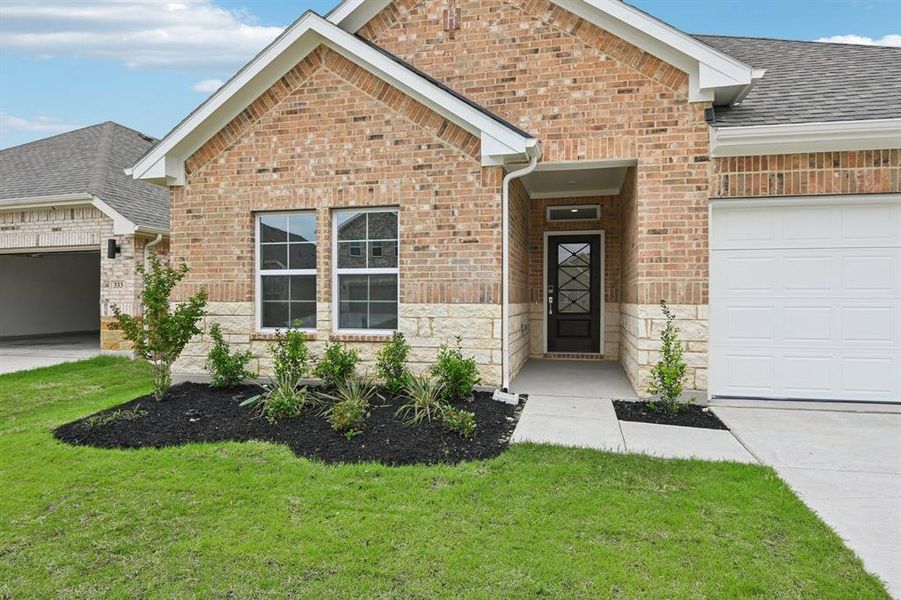 Exterior details and patio area of a home in Summerwood Estates, Red Oak (Image 21).