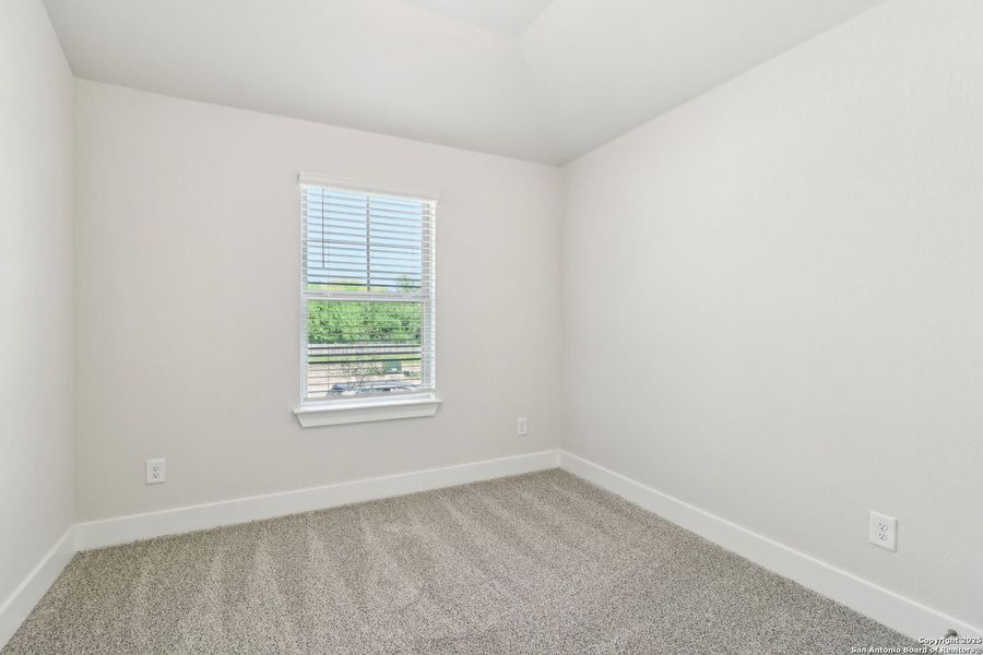 Spacious, unfurnished interior of a new home in Comanche Ridge, San Antonio (Image 21).