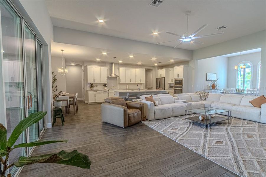 Furnished interior view inside a new home in Francisco Park, Oviedo (Image 46).