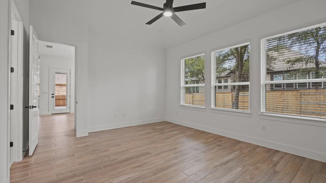 Spacious, unfurnished interior of a new home in 6 Creeks, Kyle (Image 18).