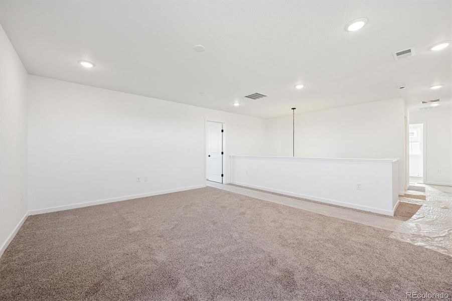 Spacious, unfurnished interior of a new home in Harvest Crossing, Aurora (Image 22). Spacious, unfurnished interior of a new home in Harvest Crossing, Aurora (Image 22).