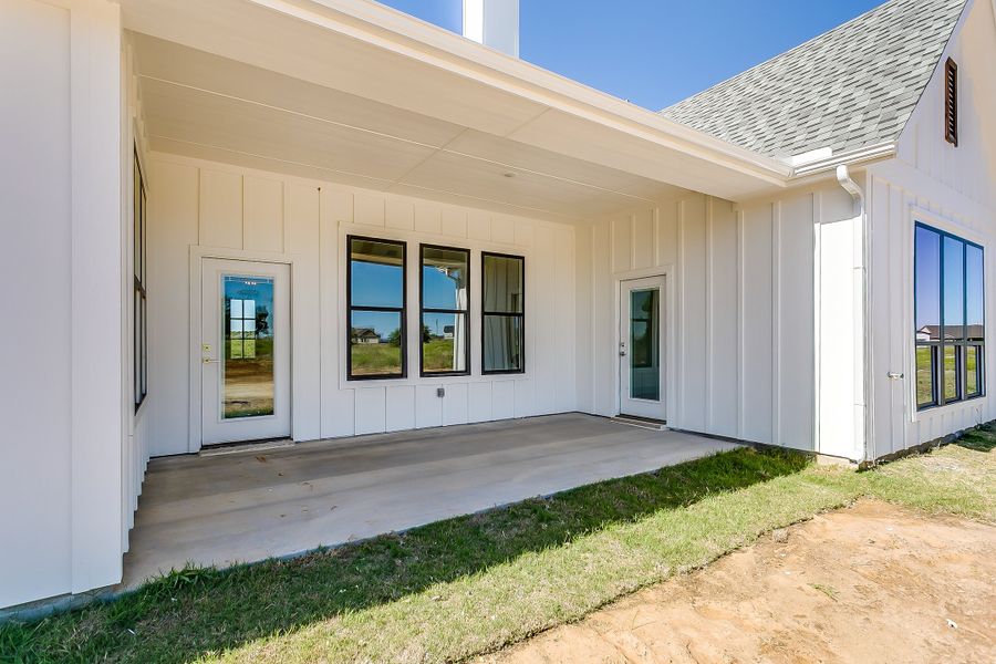 Representative exterior details of a home built from the Augusta Court by Trinity Classic Homes in Freeman Ranch, Weatherford (Image 4).