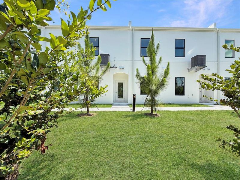 Exterior details and patio area of a home in , Tampa (Image 3).