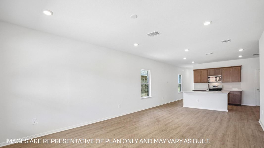 Representative unfurnished interior of a home built from the The Hanna by D.R. Horton in Bar W Ranch, Leander (Image 18).