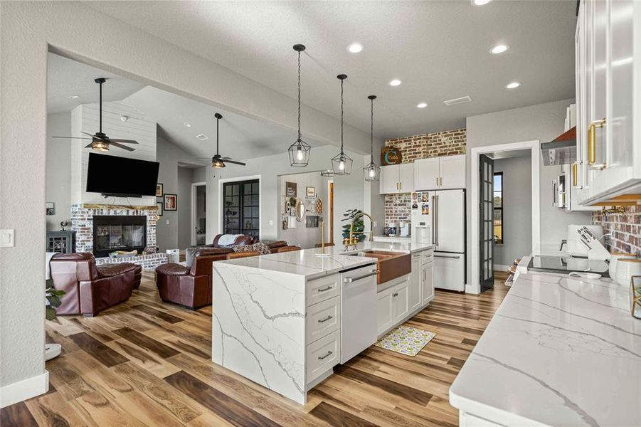 Furnished interior view inside a new home in , Belleview (Image 53).