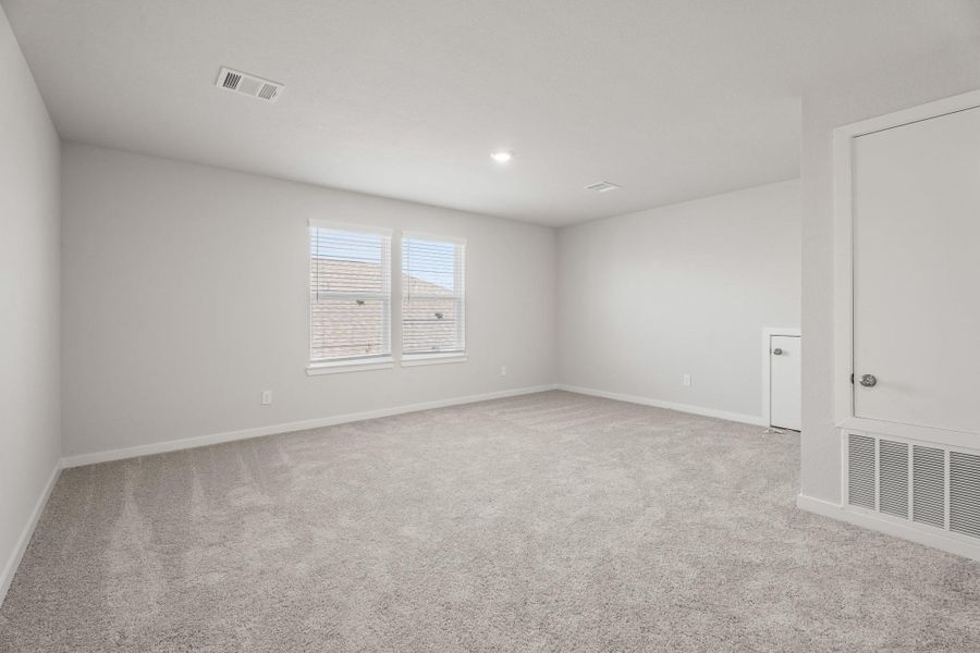 Spacious, unfurnished interior of a new home in Lago Mar, Texas City (Image 14).