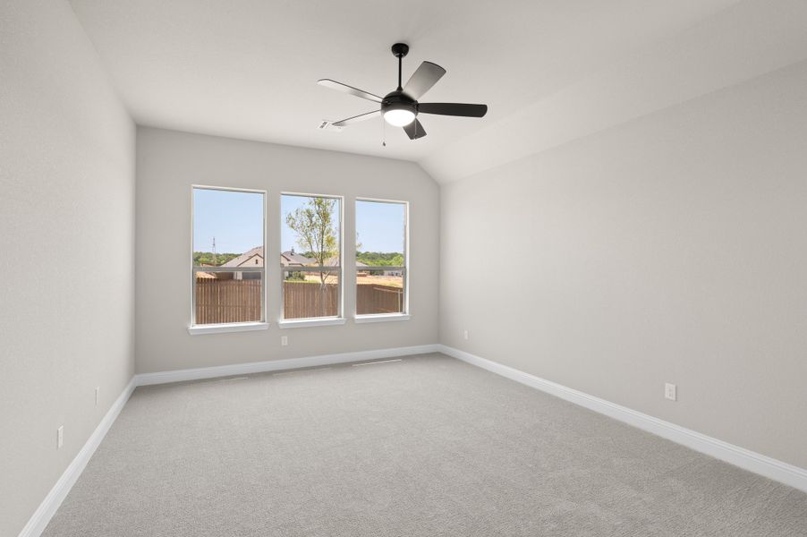 Spacious, unfurnished interior of a new home in Waterford Park, Weatherford (Image 18).